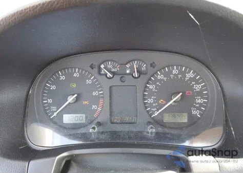 2005 Volkswagen Golf Gls 2.0L from USA, damaged, VIN 9BWGL61J854009874